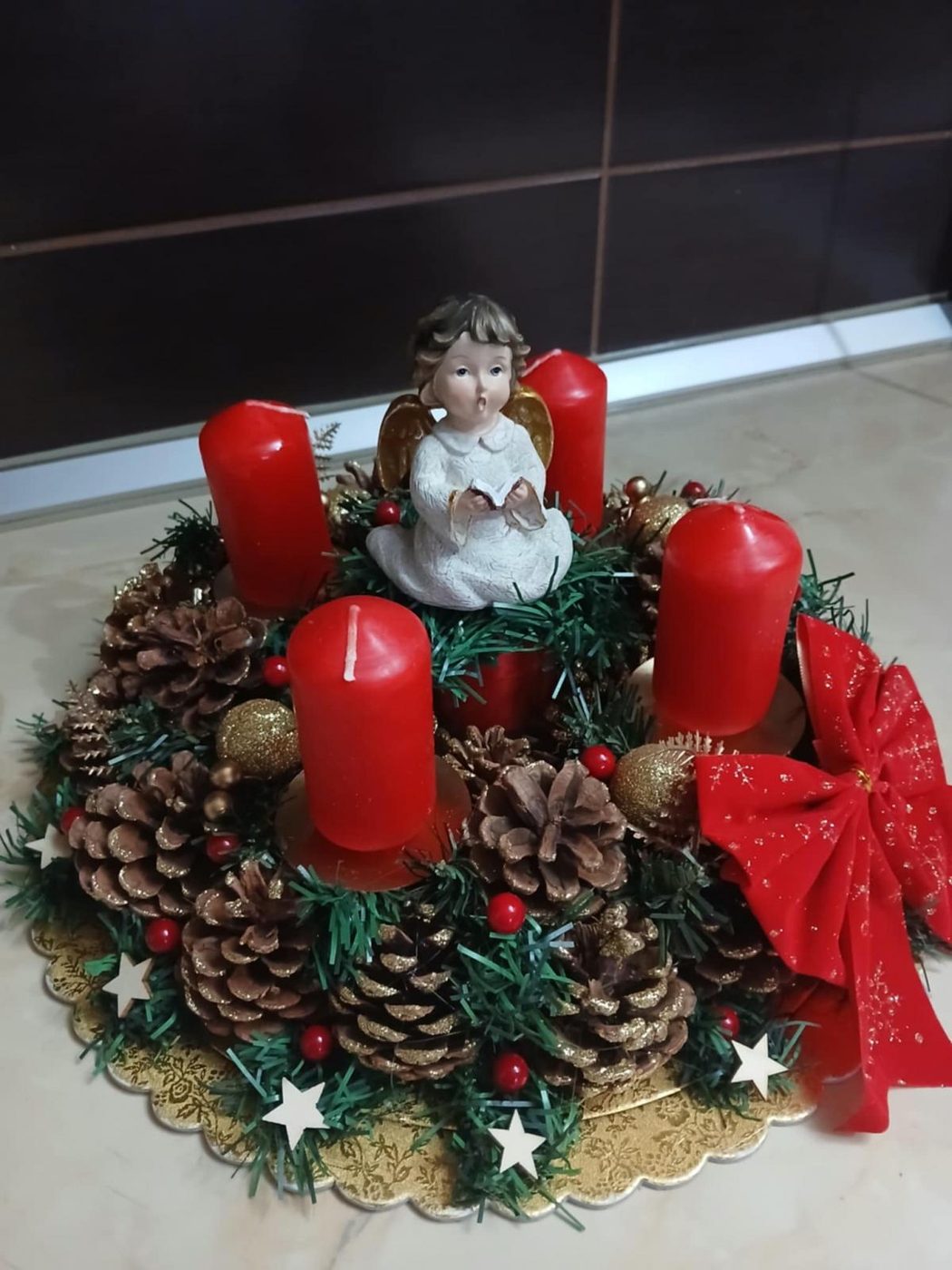 Современная зеленая свеча