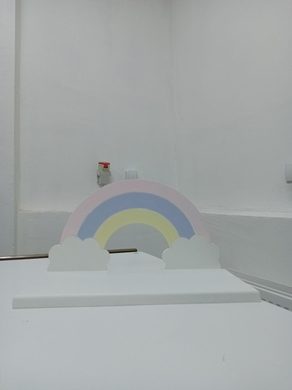 Городская оранжевая скульптура