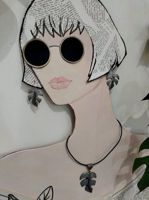 Винтажная белая скульптура