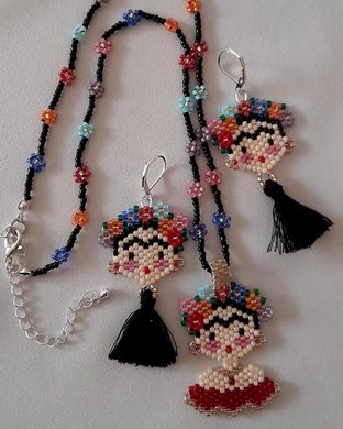 Студийная белая деревянная игрушка
